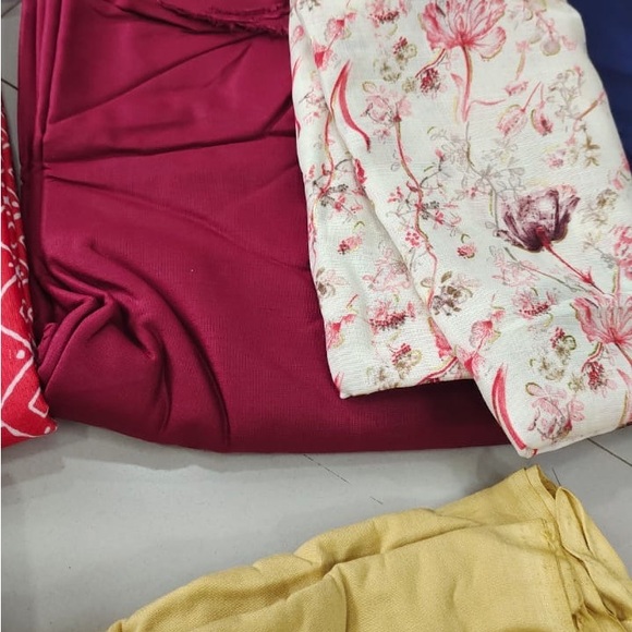 Red and cream chaniya choli - Picture 4 of 6